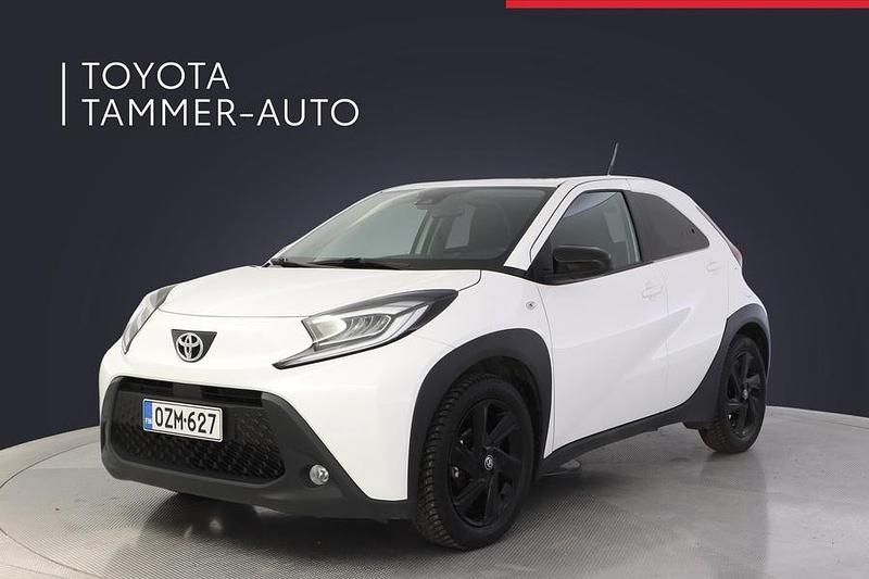 Valkoinen Käytetty 2022 Toyota Aygo X Edition Katumaasturi | 14 480 € (Perustarjous) - Kuva 1/3