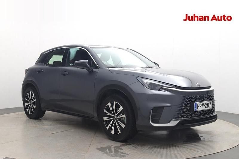 Harmaa Käytetty 2024 Lexus LBX Launch Edition Katumaasturi | 38 990 € (Perustarjous) - Kuva 1/4