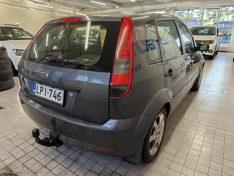 Käytetty Ford Fiesta 80 HP (58 kW) 2005 Viistoperä