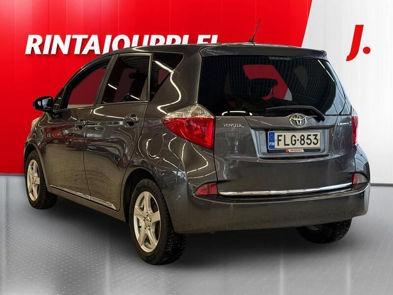 Käytetty Toyota Verso-S Active 99 HP (72 kW) 2014 Harmaa Tila-auto