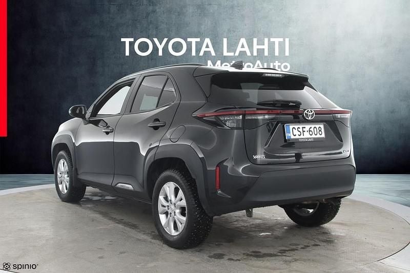 Käytetty Toyota Yaris Cross 116 HP (85 kW) 2025 Musta Katumaasturi