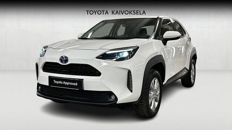 Käytetty Toyota Yaris Cross Active 116 HP (85 kW) 2024 Valkoinen Katumaasturi