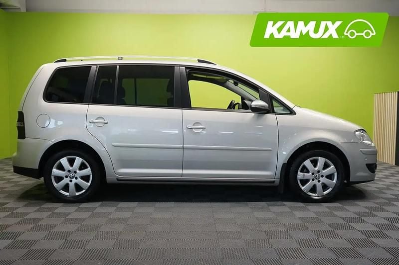 Käytetty VW Touran Trendline 140 HP (102 kW) 2009 Hopea / harmaa Tila-auto