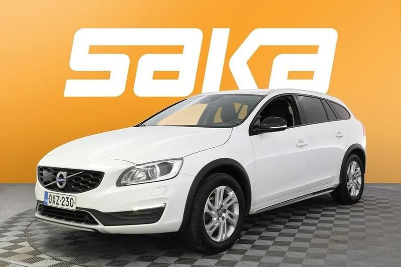 Käytetty Volvo V60 CC Business Edition 150 HP (110 kW) 2017 Farmari