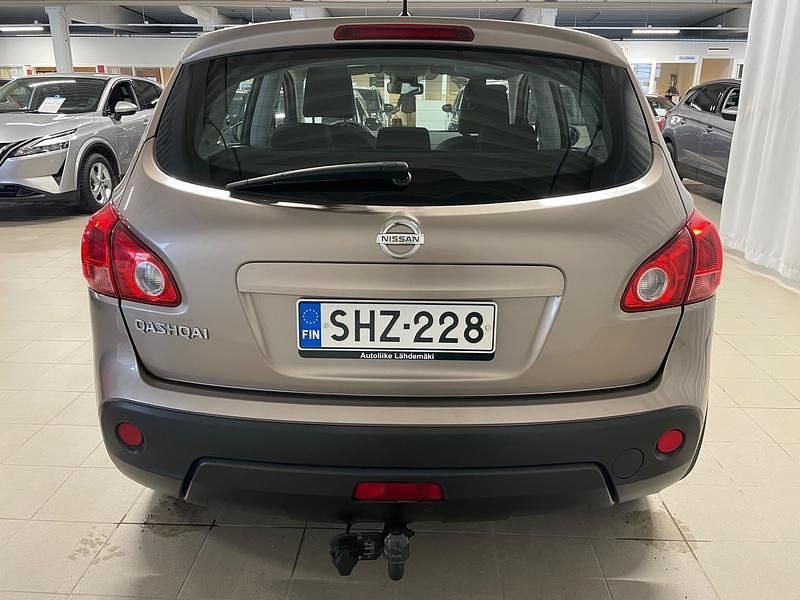 Käytetty Nissan Qashqai Acenta 114 HP (83 kW) 2009 Ruskea Katumaasturi