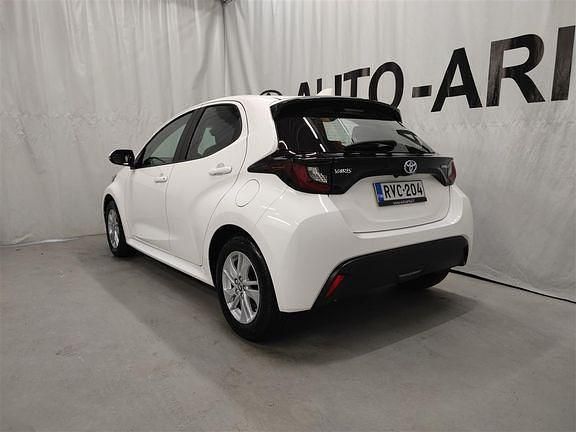 Käytetty Toyota Yaris Active 114 HP (83 kW) 2023 Valkoinen Viistoperä