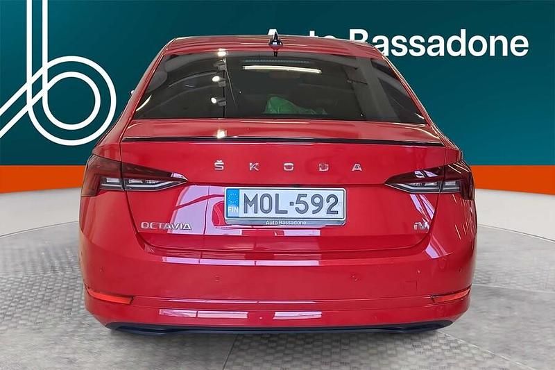 Käytetty Skoda Octavia Ambition 204 HP (150 kW) 2022 Sedan