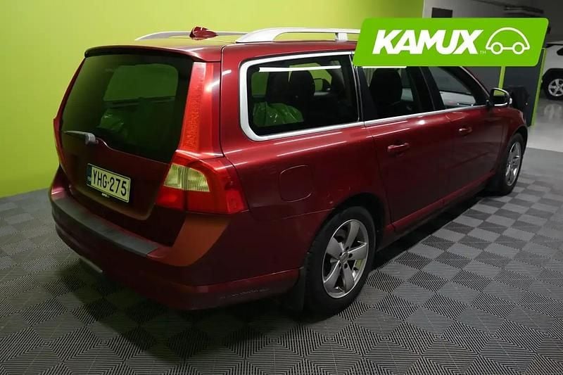 Käytetty Volvo V70 Summum 185 HP (136 kW) 2008 Punainen Farmari