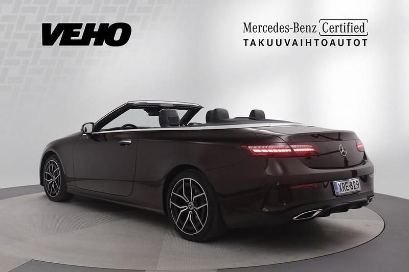 Käytetty Mercedes E300 AMG line 265 HP (194 kW) 2023 Punainen Avoauto