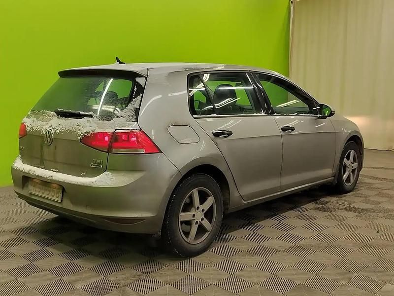 Käytetty VW Golf VII Trendline 86 HP (63 kW) 2017 Hopea / harmaa Sedan