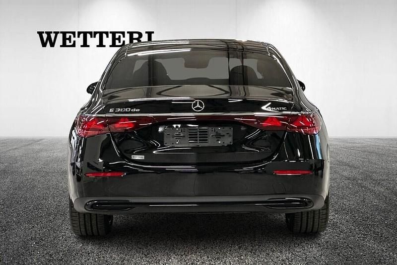 Käytetty Mercedes E300 197 HP (144 kW) 2025 Musta Sedan