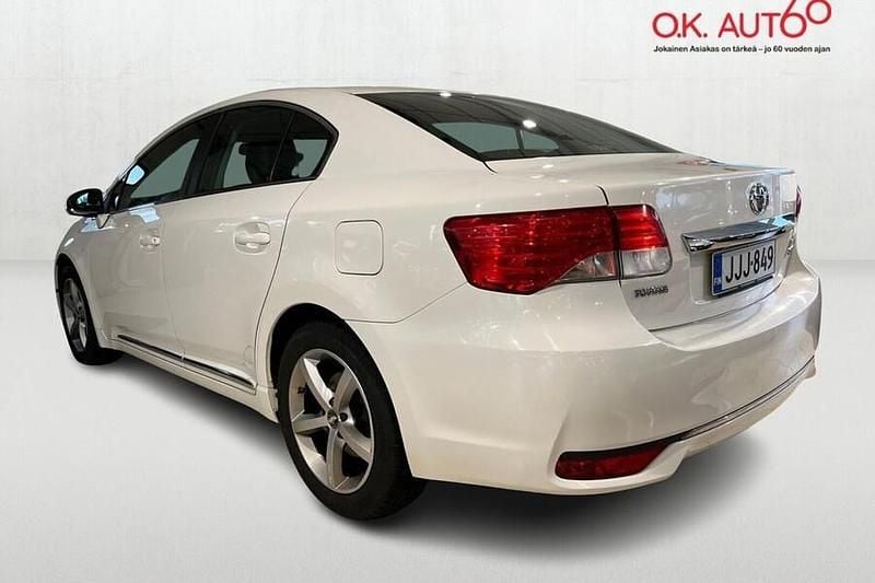 Käytetty Toyota Avensis Multidrive S 147 HP (108 kW) 2014 Valkoinen Sedan