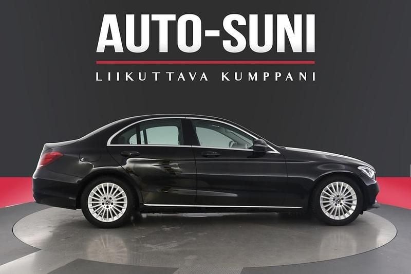 Käytetty Mercedes A180 Business 156 HP (114 kW) 2017 Musta Sedan