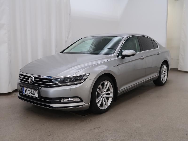 Harmaa Käytetty 2015 VW Passat Highline Sedan | 16 490 € (Hieman kallis) - Kuva 1/3