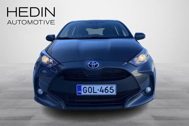 Käytetty Toyota Yaris Hybrid Active 116 HP (85 kW) 2020 Harmaa Viistoperä