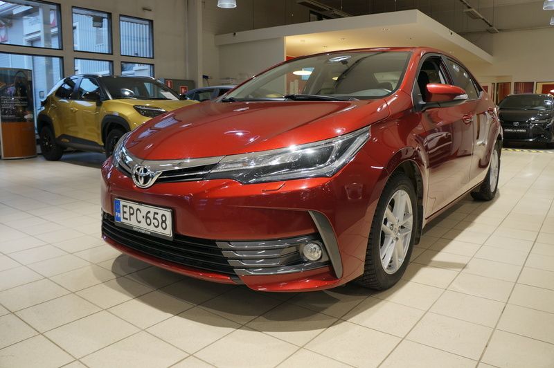 Punainen Käytetty 2018 Toyota Corolla Multidrive S Sedan | 18 500 € (Perustarjous) - Kuva 1/4