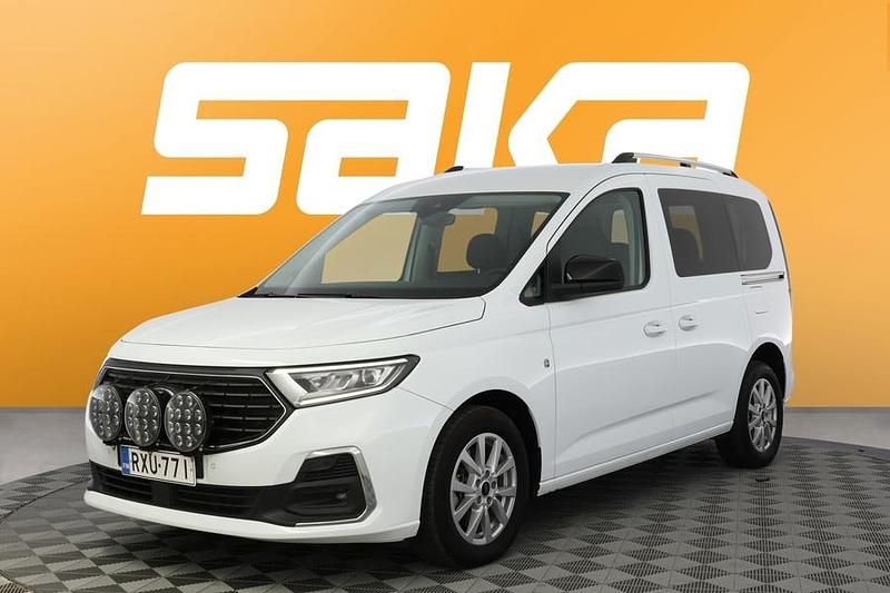 Käytetty Ford Tourneo Connect Titanium 122 HP (89 kW) 2023 Tila-auto