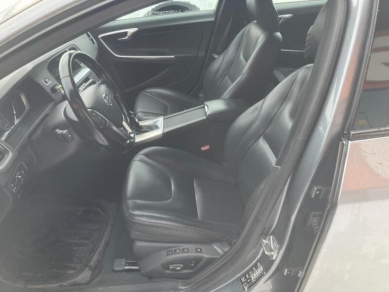 Käytetty Volvo V60 CC Business Edition 190 HP (139 kW) 2017 Farmari