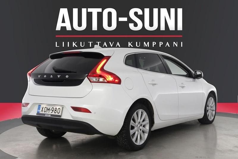 Käytetty Volvo V40 122 HP (89 kW) 2018 Valkoinen Viistoperä