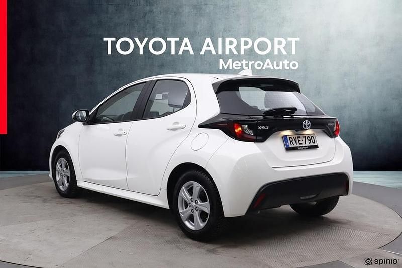Käytetty Toyota Yaris Hybrid Active 116 HP (85 kW) 2023 Valkoinen Viistoperä
