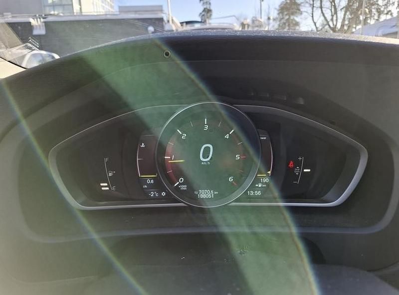 Käytetty Volvo V40 Kinetic 114 HP (83 kW) 2014 Viistoperä