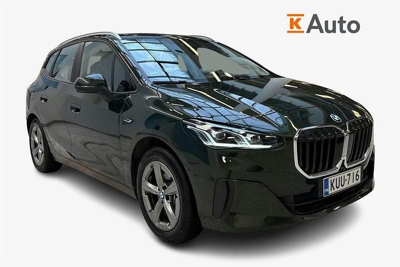 Käytetty BMW 225 Active Tourer Comfort Edition 245 HP (180 kW) 2023 Met. vihreä Tila-auto