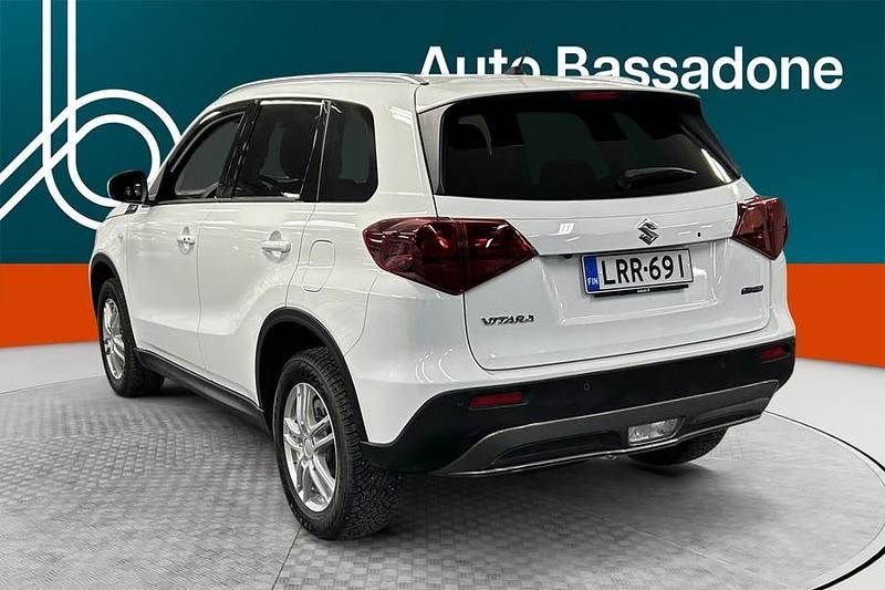 Käytetty Suzuki Vitara GL 116 HP (85 kW) 2024 Viistoperä