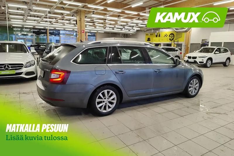 Käytetty Skoda Octavia Style 150 HP (110 kW) 2019 Hopea / harmaa Farmari