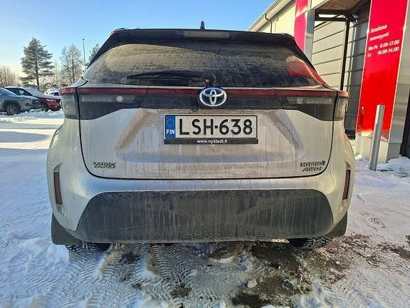 Käytetty Toyota Yaris Cross 116 HP (85 kW) 2023 Hopea Katumaasturi