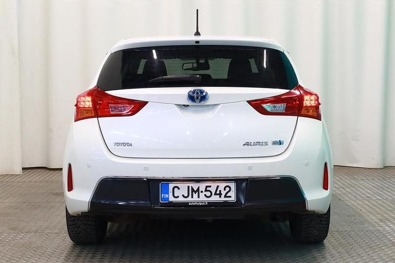 Käytetty Toyota Auris Hybrid Premium 99 HP (72 kW) 2014 Viistoperä