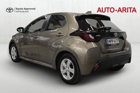 Käytetty Toyota Yaris Active 114 HP (83 kW) 2024 Ruskea (beige) Viistoperä