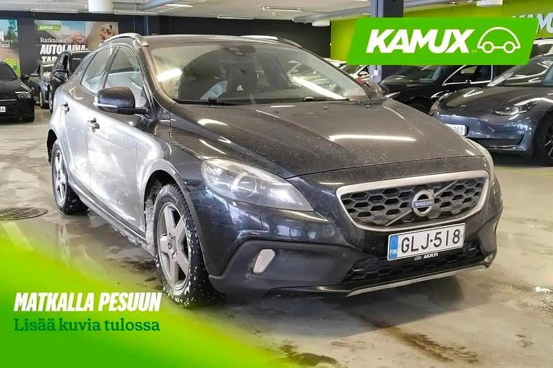 Käytetty Volvo V40 CC Business Edition 114 HP (83 kW) 2014 Musta Farmari