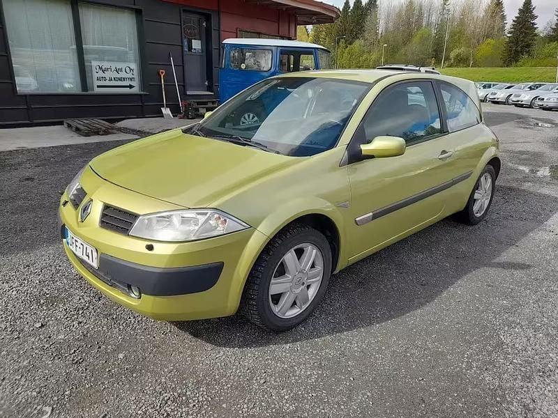 Käytetty 2004 Renault Mégane II Authentique Coupe - kaksiovinen | 3 900 € - Kuva 1/4