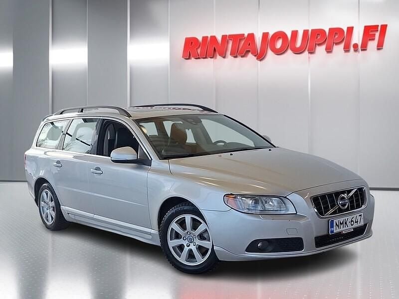 Käytetty Volvo V70 Momentum 114 HP (83 kW) 2011 Hopea Farmari