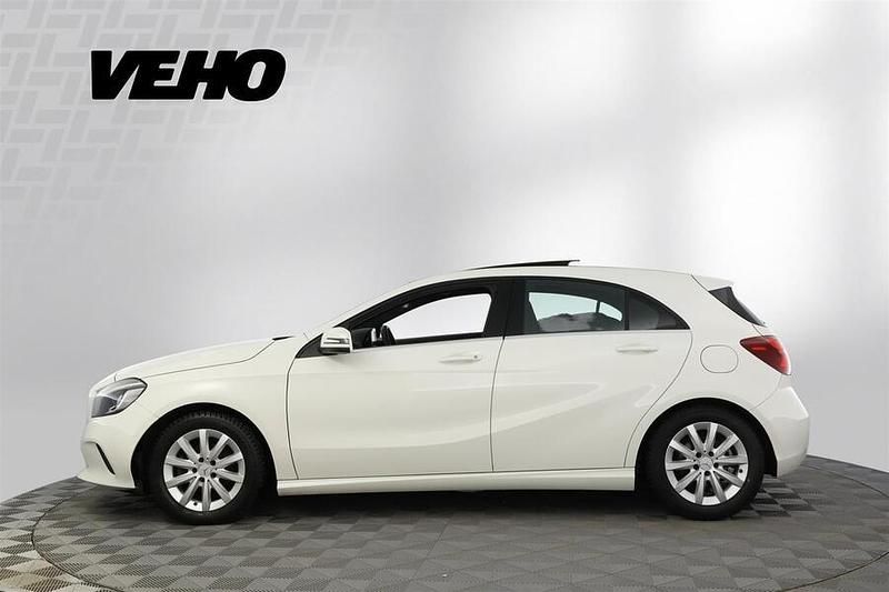 Käytetty Mercedes A180 Business 109 HP (80 kW) 2016 Valkoinen Viistoperä