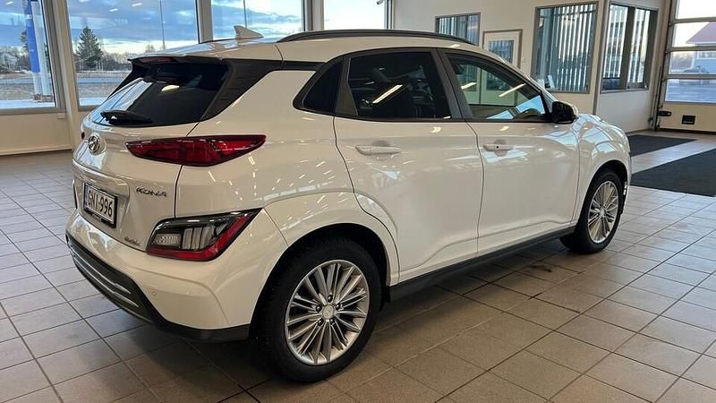 Käytetty Hyundai Kona Style 102 kW (140 HP) 2021 Valkoinen Katumaasturi