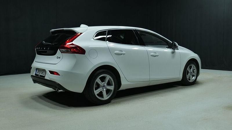 Käytetty Volvo V40 Momentum 190 HP (139 kW) 2016 Valkoinen Viistoperä