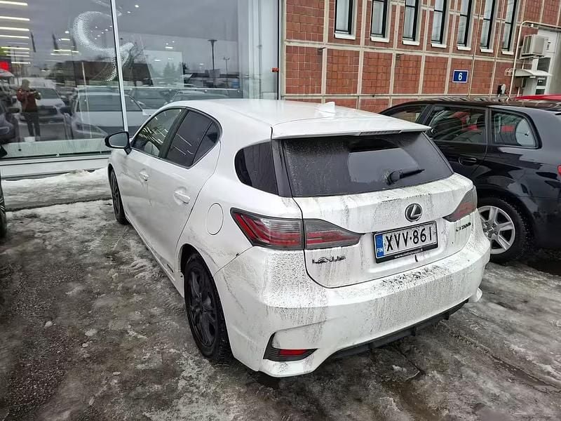 Käytetty Lexus CT200h Business Edition 99 HP (72 kW) 2015 Viistoperä