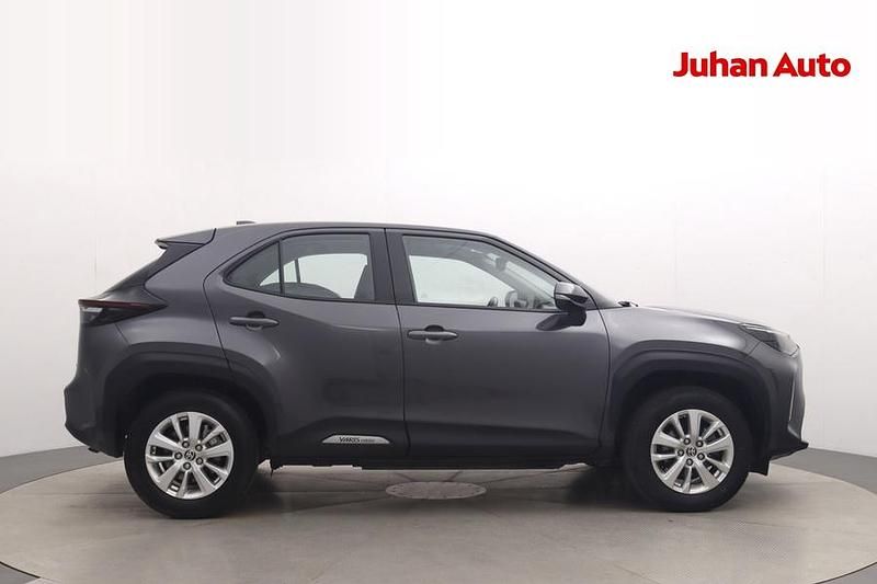 Käytetty Toyota Yaris Cross Active 116 HP (85 kW) 2023 Harmaa Katumaasturi