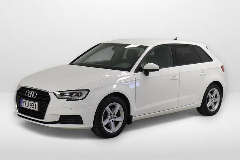 Käytetty Audi A3 Sportback Business 131 HP (96 kW) 2020 Valkoinen Viistoperä