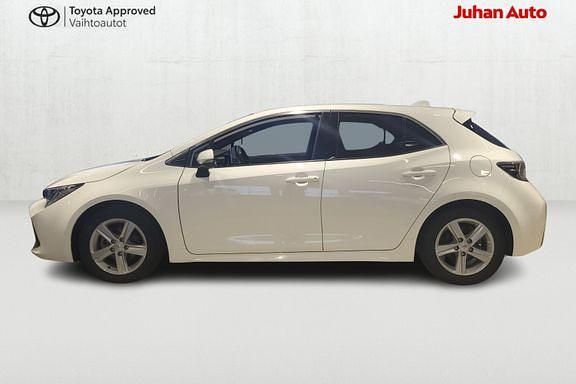 Käytetty Toyota Corolla Edition 122 HP (89 kW) 2023 Valkoinen Viistoperä
