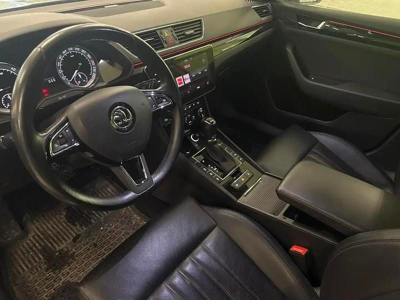 Käytetty Skoda Superb LAURIN & KLEMENT 190 HP (139 kW) 2018 Hopea / harmaa Farmari