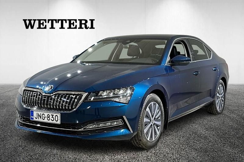 Sininen Uusi 2025 Skoda Superb Business Line Sedan | 45 590 € (Hieman kallis) - Kuva 1/3
