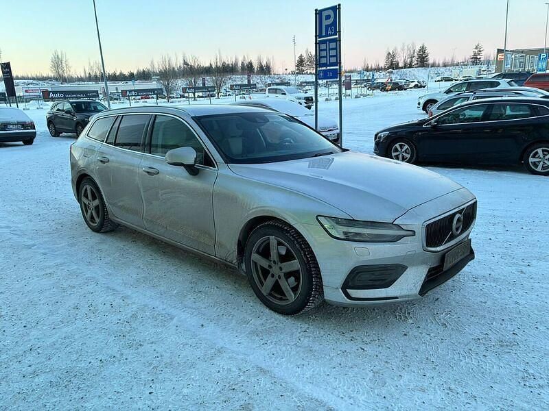 Käytetty Volvo V60 Business Edition 150 HP (110 kW) 2019 Farmari