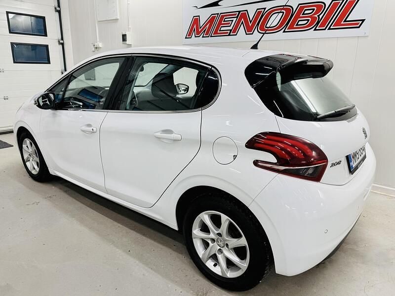 Käytetty Peugeot 208 Allure 82 HP (60 kW) 2017 Viistoperä
