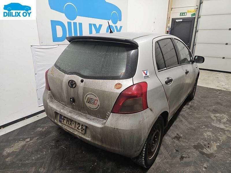 Käytetty Toyota Yaris 90 HP (66 kW) 2007 Van