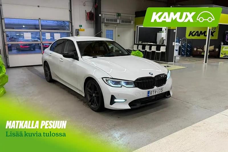 Valkoinen Käytetty 2011 BMW 320 Sport Line Farmari | 19 990 € - Kuva 1/4