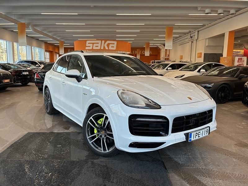 Käytetty Porsche Cayenne Sport 462 HP (339 kW) 2022 Katumaasturi