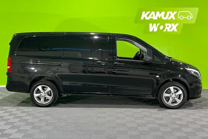 Käytetty Mercedes Vito 136 HP (100 kW) 2022 Musta Van