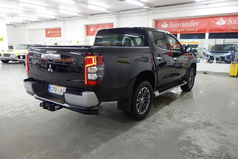 Käytetty Mitsubishi L200 Active 150 HP (110 kW) 2023 Musta Nouto